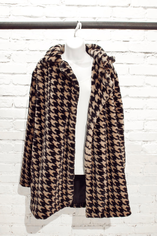 Listen to Your Heart Coat |Taupe Houndstooth Plush Coat Pockets